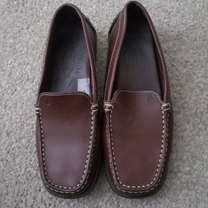 Girls Junior Tods loafers sz 33  US 1